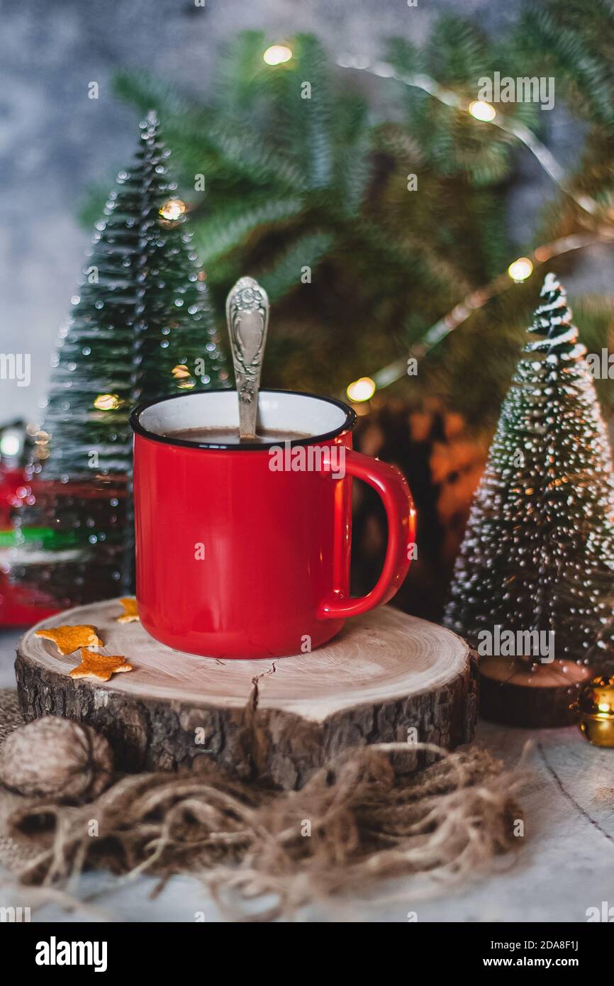 https://c8.alamy.com/comp/2DA8F1J/cozy-winter-drink-hot-chocolate-cocoa-in-red-mug-with-fir-tree-candles-and-christmas-lights-2DA8F1J.jpg