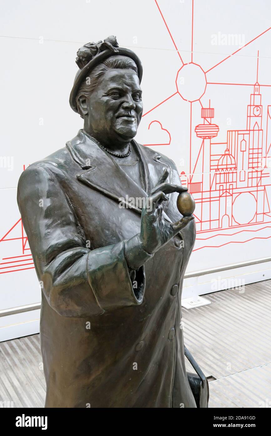 Bessie Braddock holding an egg statue, Lime Street Station, Liverpool, commemorative statue Stock Photo
