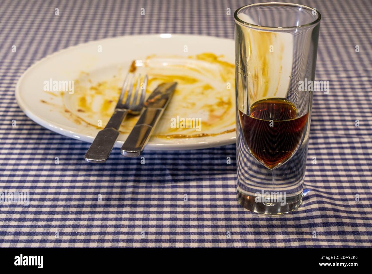 Symbol image Myth, schnapps, digestif, alcohol after a meal is good for