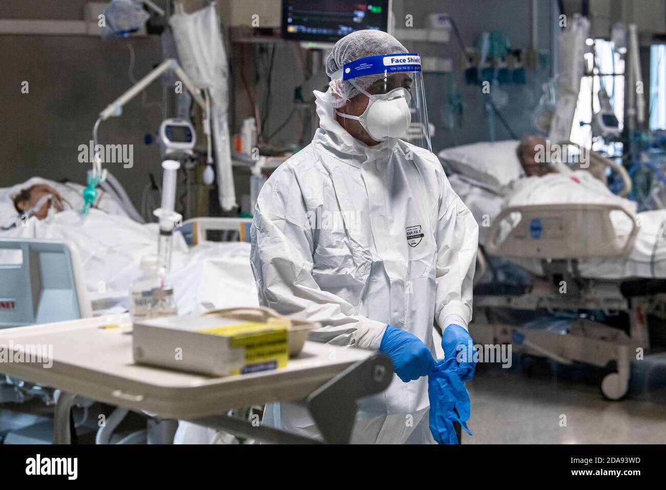 Full ppe nurse hi-res stock photography and images - Alamy