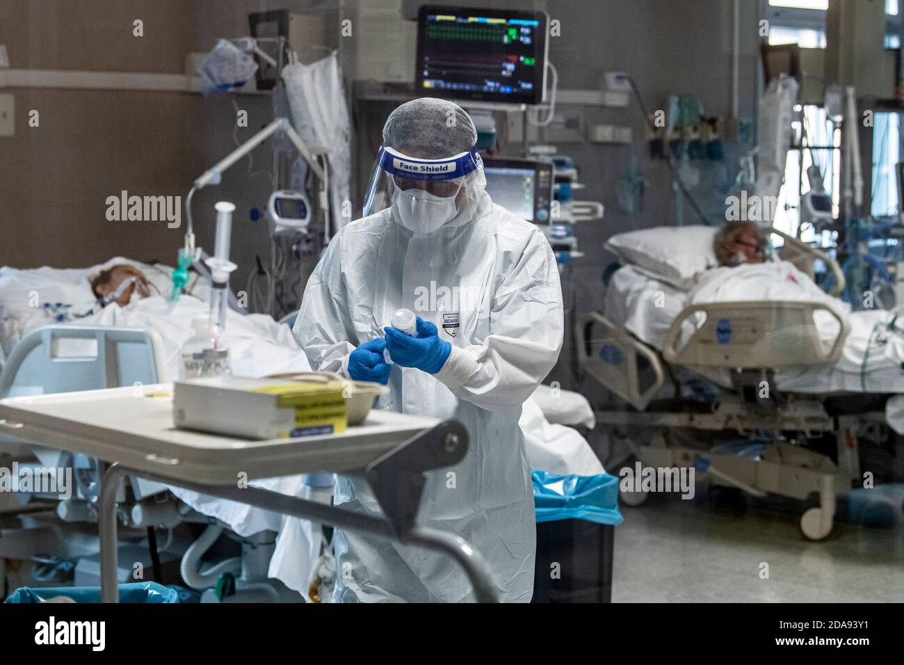 Full ppe nurse hi-res stock photography and images - Alamy