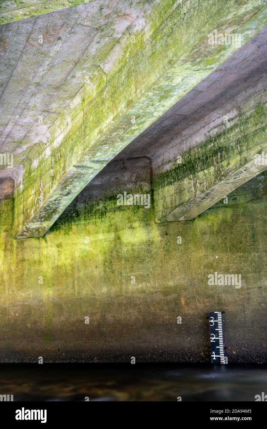 Flood gauge hires stock photography and images Alamy