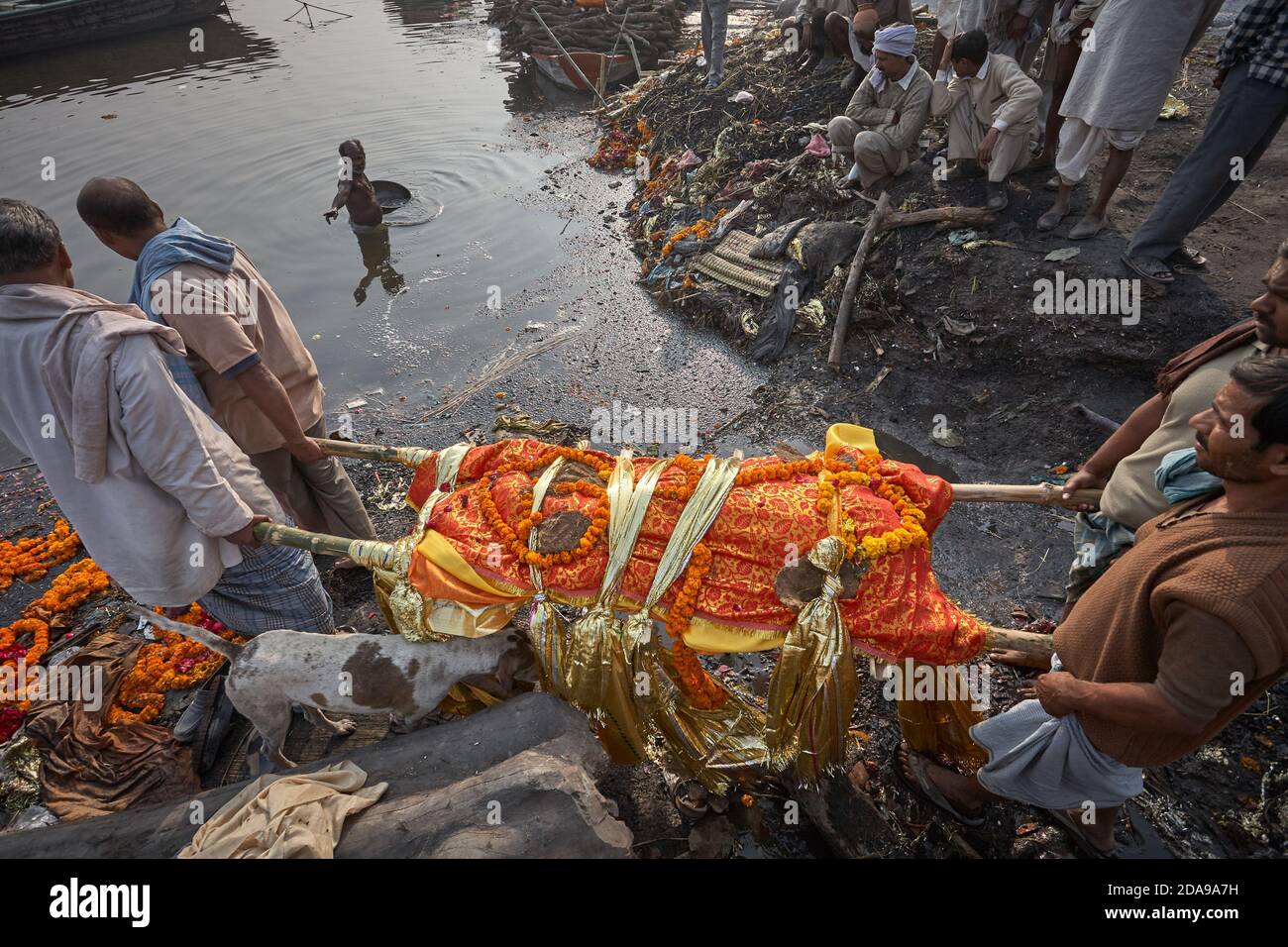 Varanasi, India, January 2008. Cremation ceremony in Manikarnika, the main burning ghat in the city. Stock Photo