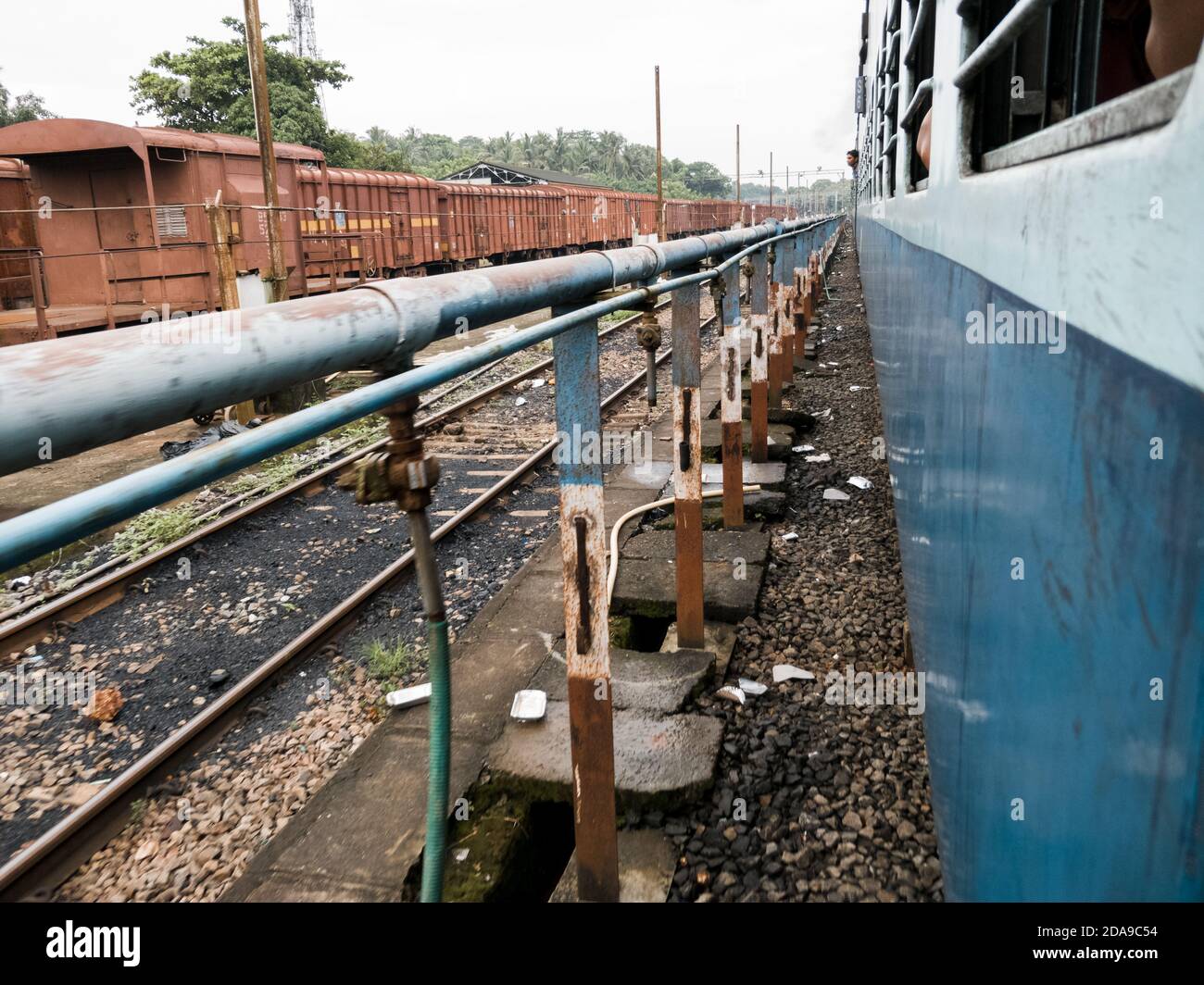 View of old and rustic railings on the railway Stock Photo - Alamy