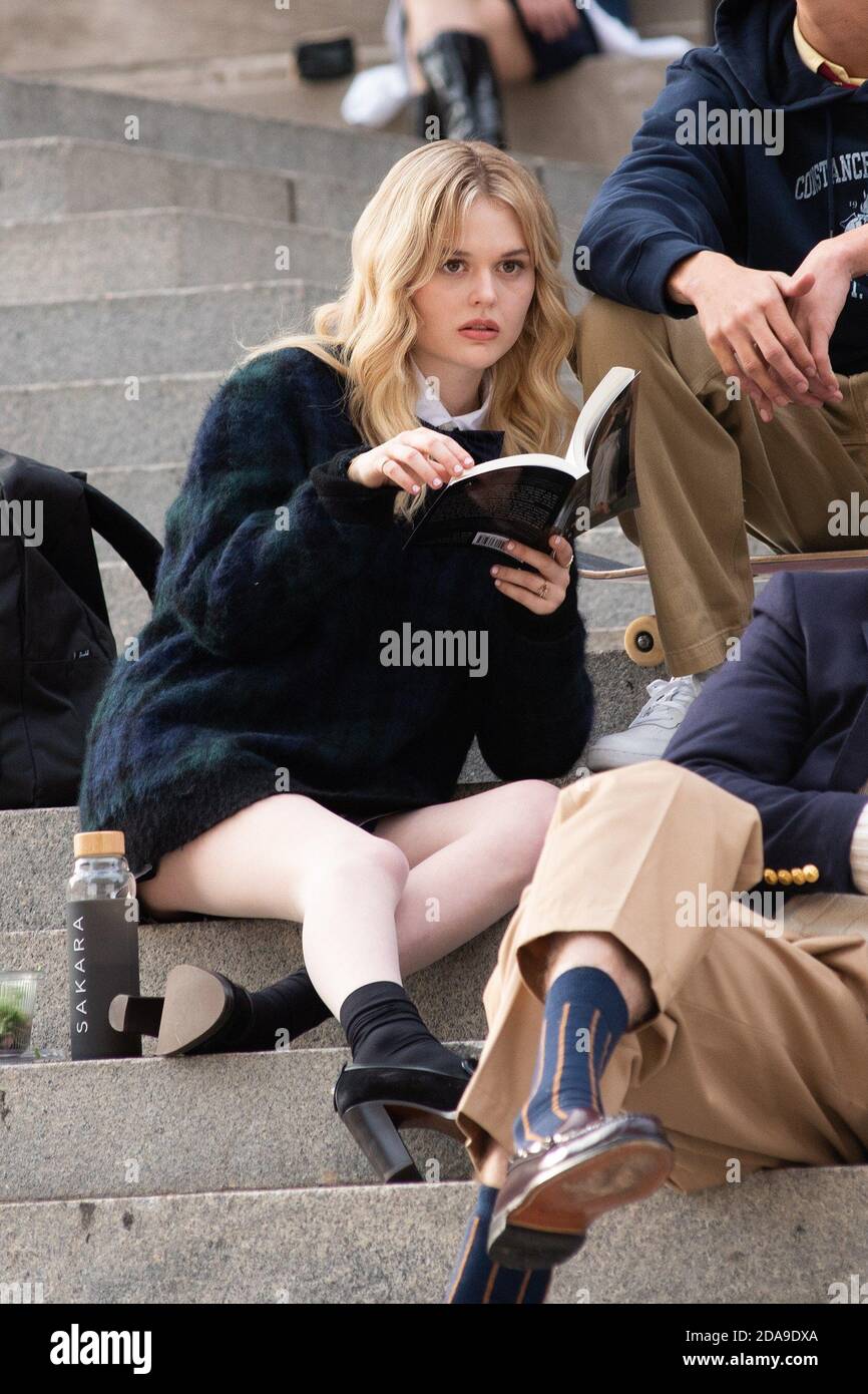 New York, NY, USA. 10th Nov, 2020. Emily Alyn Lind on location for GOSSIP  GIRL Film Shoot in NYC, Metropolitan Museum of Art, New York, NY November  10, 2020. Credit: RCF/Everett Collection/Alamy
