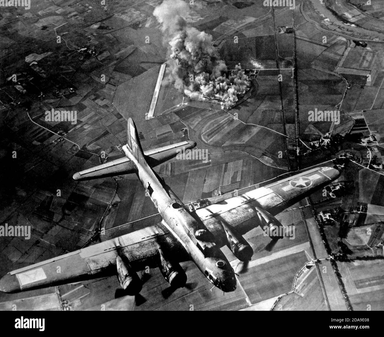 8th AF Bombing Marienburg -  Attack by 100 B-17s on a Focke-Wulf plant at Marienburg on Oct. 9, 1943. Stock Photo