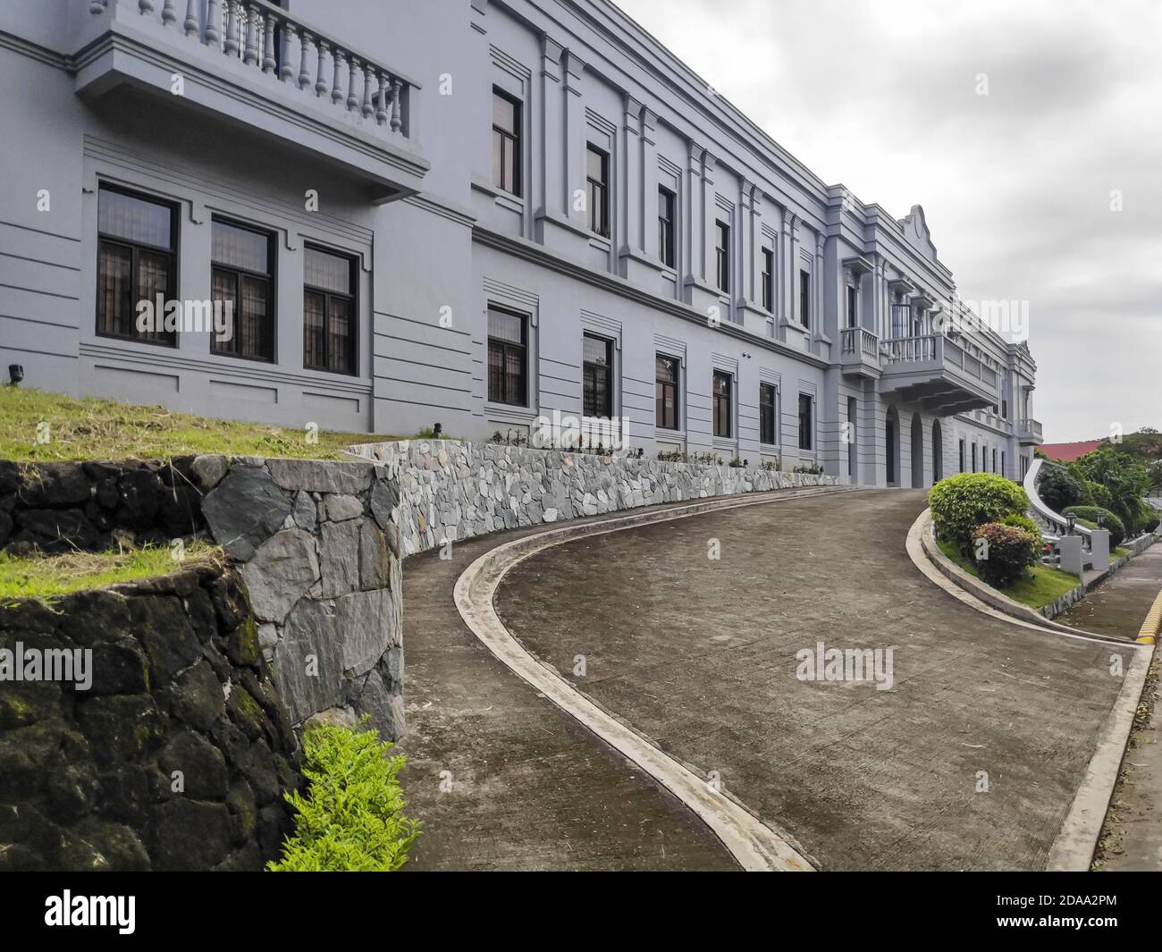 DASMARIñAS CITY, PHILIPPINES - Nov 07, 2020: DASMARINAS CITY, CAVITE/PHILIPPINES - NOVEMBER 7, 2020: Deserted school grounds and buildings in De Lasal Stock Photo