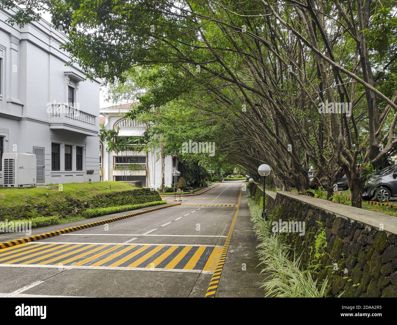 DASMARIñAS CITY, PHILIPPINES - Nov 07, 2020: DASMARINAS CITY, CAVITE/PHILIPPINES - NOVEMBER 7, 2020: Deserted school grounds and buildings in De Lasal Stock Photo