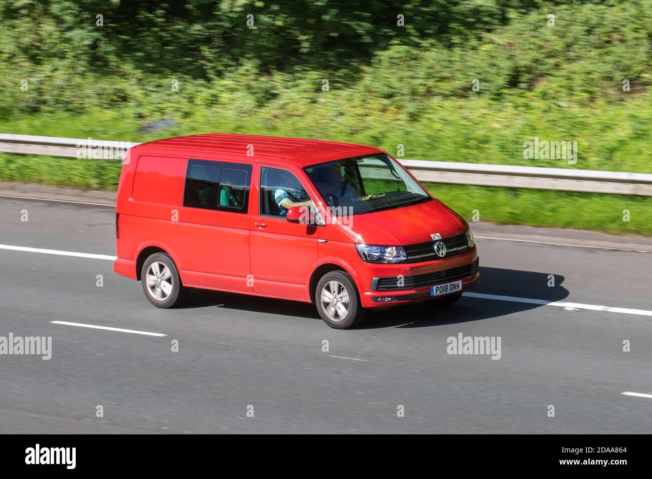 Vw Transporter R32 Volkswagen transporter t32 h ln tdi hi-res stock photography and images ...