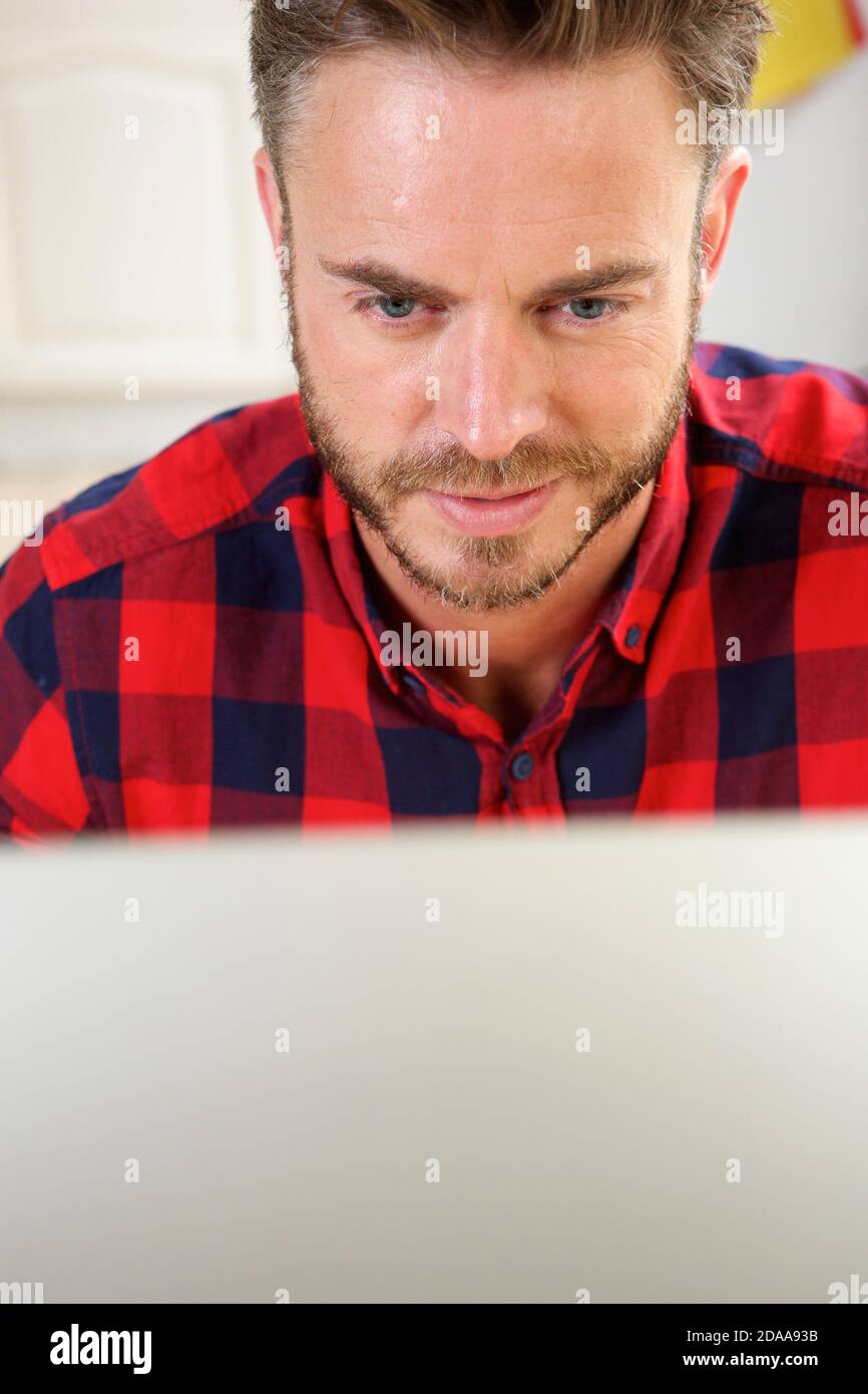 Behind computer screen hires stock photography and images Alamy