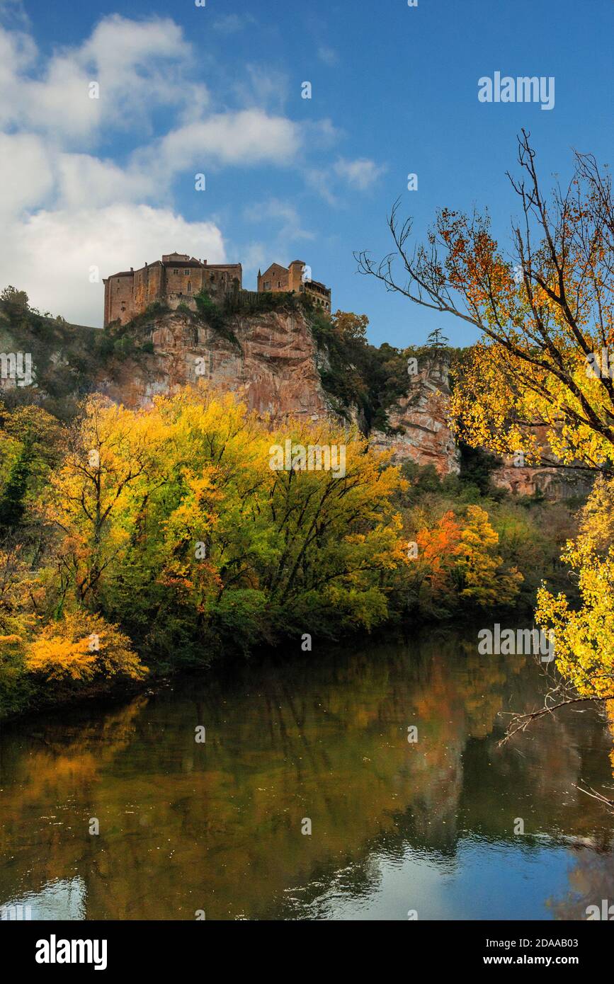 Bruniquel castle looking over the Aveyron river in the south of France. Stock Photo