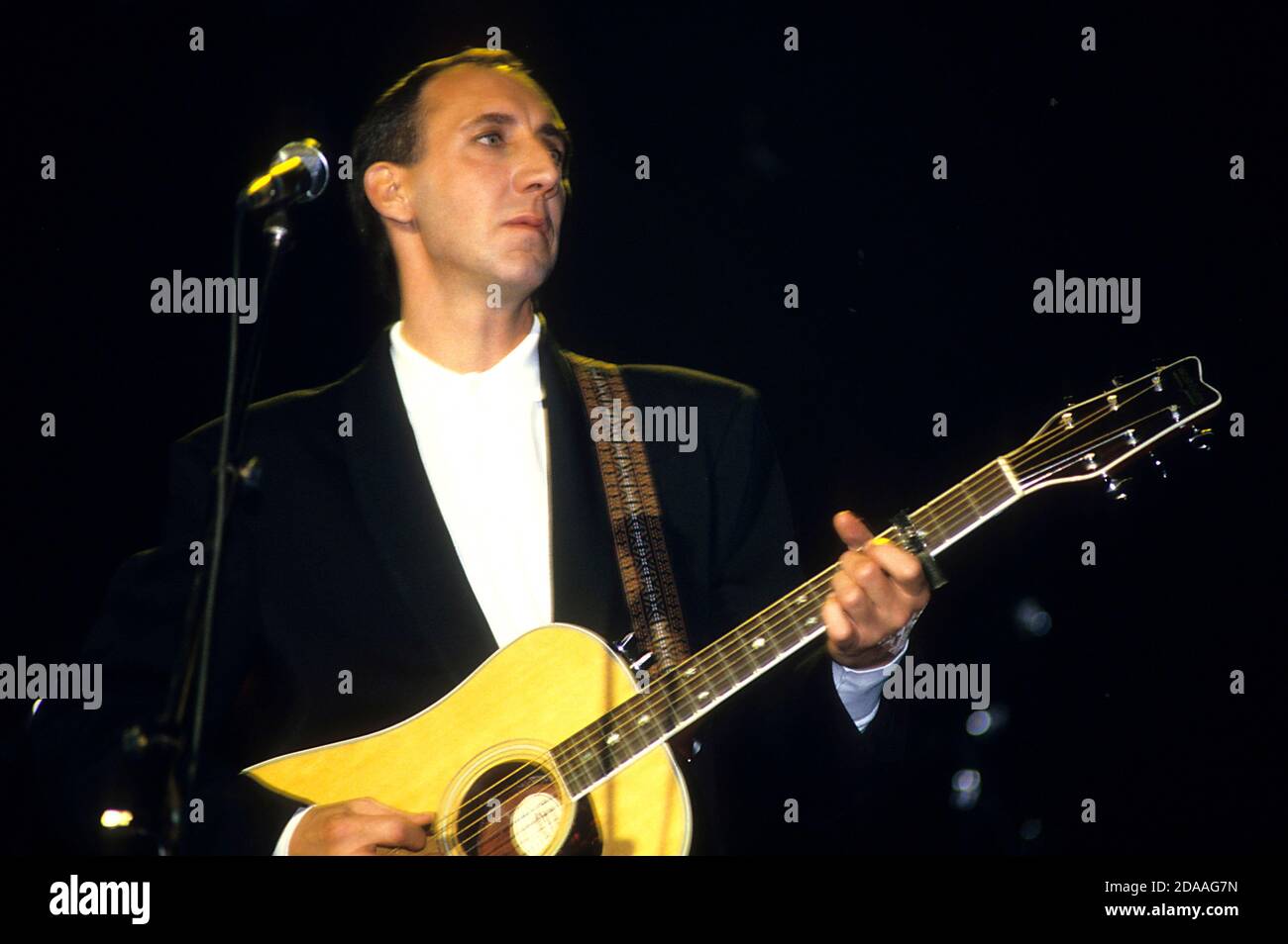 Pete Townshend of Pete Townshend's Deep End performing live at a 'White City' tour at Brixton Academy. London, November 2nd, 1985 | usage worldwide Stock Photo