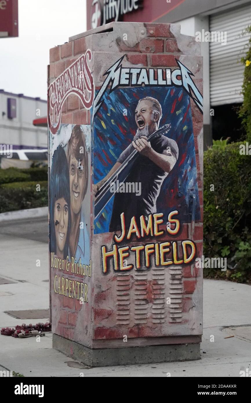 Downey, United States. 05th Nov, 2020. A mural of the Carpenters and siblings Karen Carpenter