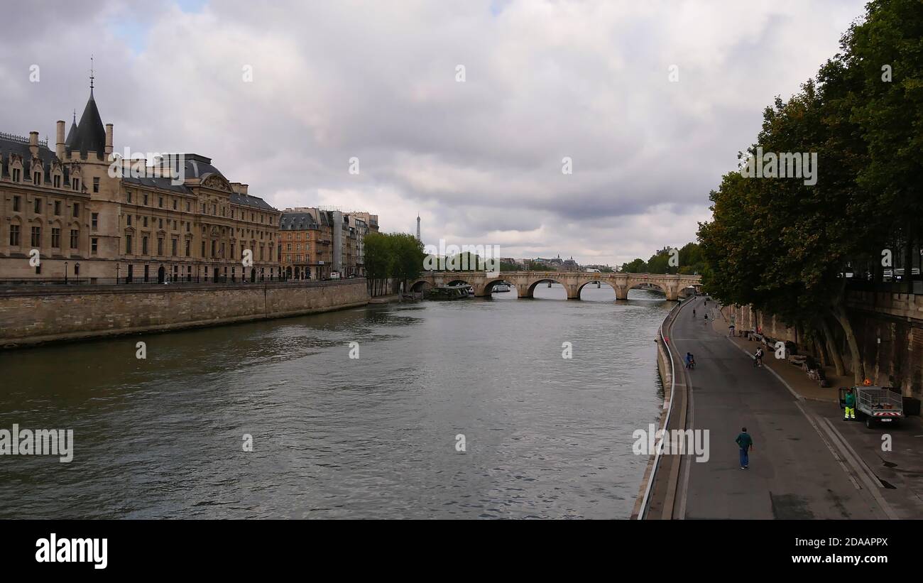 View of Seine river with Ile de La Cite and famous bridge Pont Neuf, the oldest preserved bridge of Paris, France, on a dull cloudy day in autumn. Stock Photo