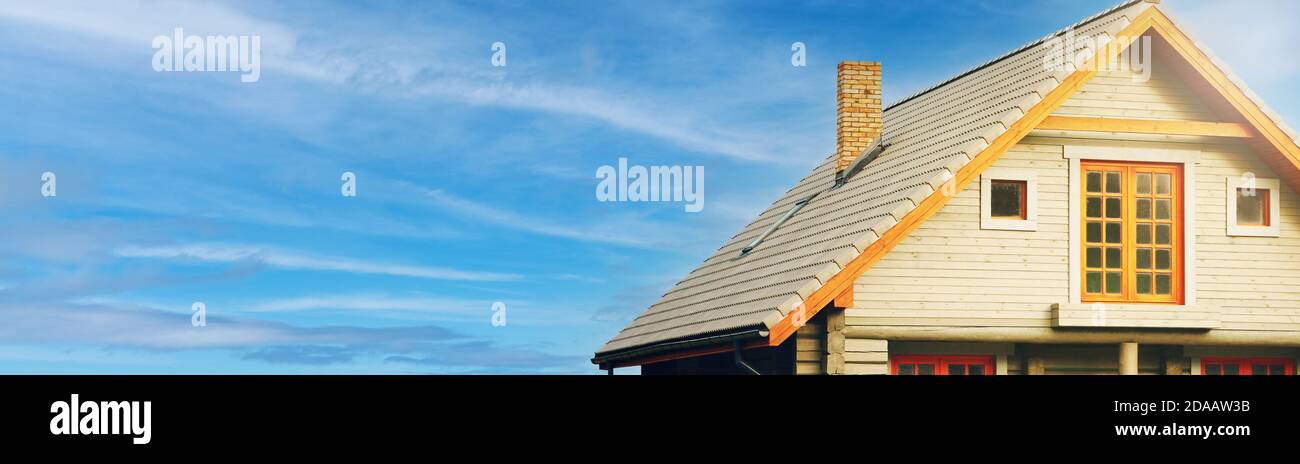 Modern log cabin exterior hi-res stock photography and images - Alamy