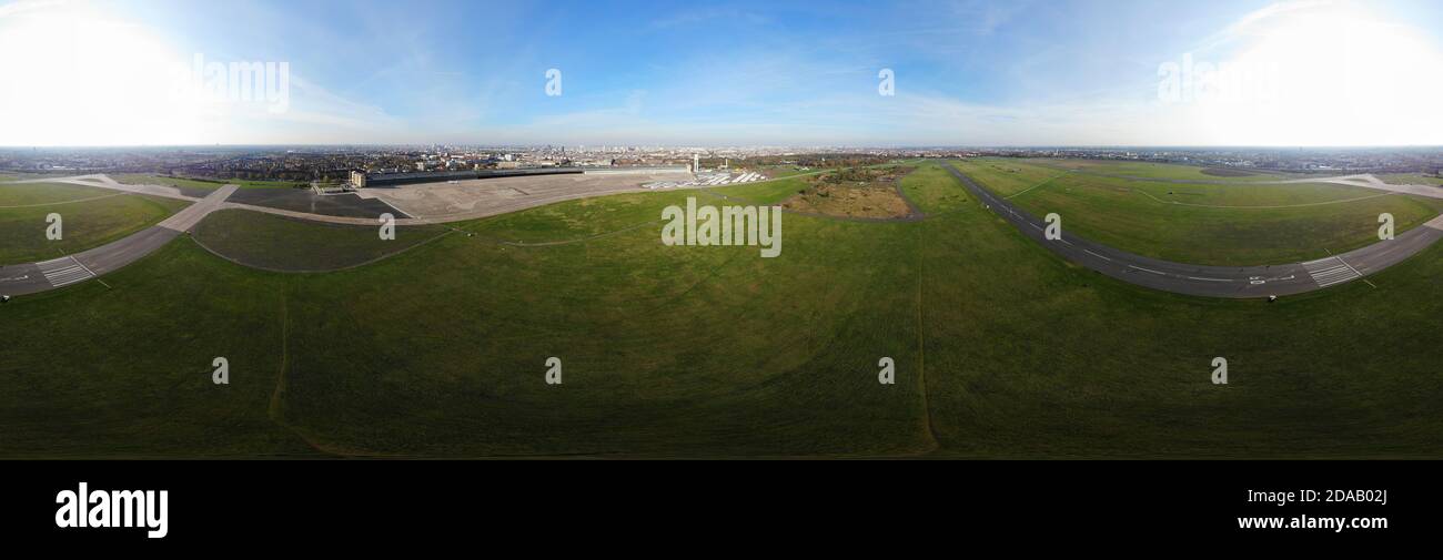 420 x 130 grad-Panorama: Luftbild: Flughafen Tempelhof, Tempelhofer Feld, Berlin (nur fuer redaktionelle Verwendung. Keine Werbung. Referenzdatenbank: Stock Photo