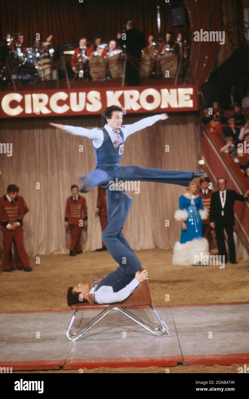 Les Castors, Ikarier, im Zirkus Krone, 1978. Les Castors, icarists, performing at Zirkus Krone, 1978. Stock Photo