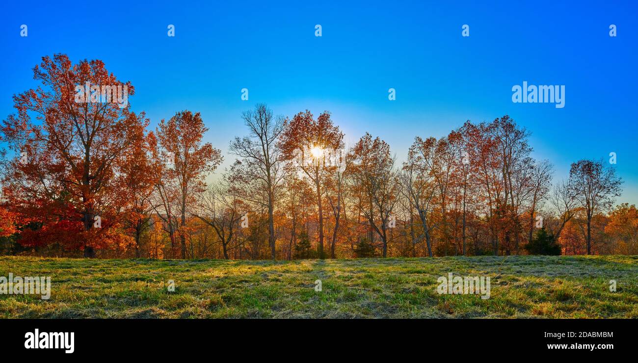 Countryside setting fall hi-res stock photography and images - Alamy