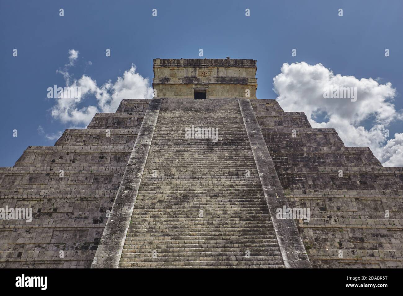 Detail of the tip of the Pyramid of Chichen Itza Stock Photo Alamy