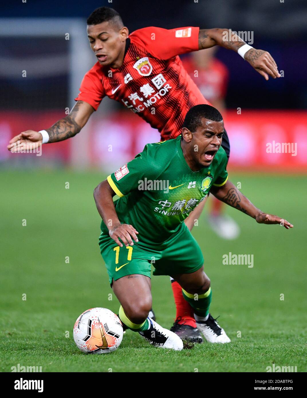 Suzhou, China's Jiangsu Province. 11th Nov, 2020. Ricardo Lopez (Rear) of Shanghai SIPG vies with Fernando of Beijing Guoan during the 20th round match between Beijing Guoan and Shanghai SIPG at 2020 season Chinese Football Association Super League (CSL) Suzhou Division in Suzhou, east China's Jiangsu Province, Nov. 11, 2020. Credit: Xu Chang/Xinhua/Alamy Live News Stock Photo