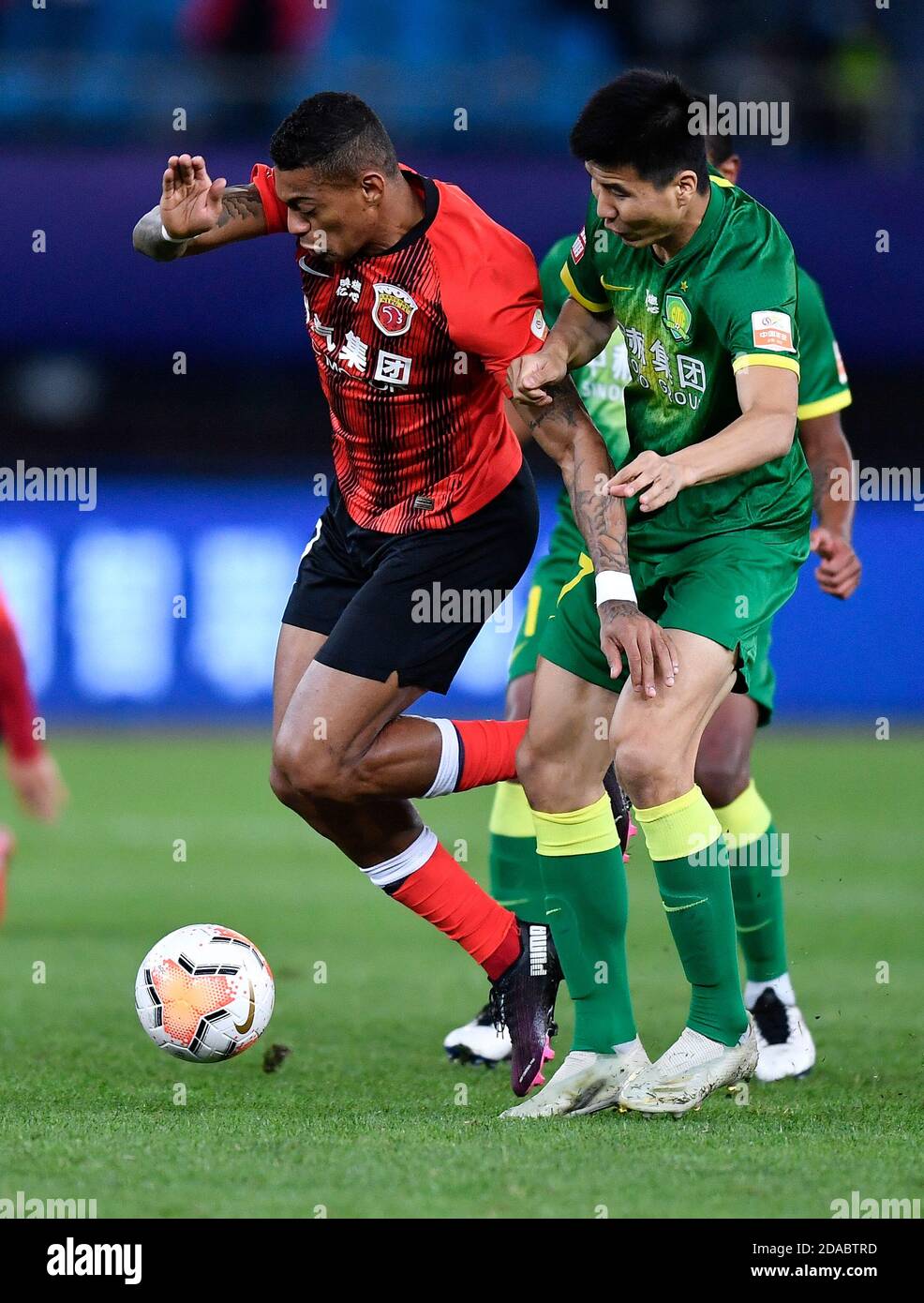 Suzhou, China's Jiangsu Province. 11th Nov, 2020. Ricardo Lopez (L) of Shanghai SIPG vies during the 20th round match between Beijing Guoan and Shanghai SIPG at 2020 season Chinese Football Association Super League (CSL) Suzhou Division in Suzhou, east China's Jiangsu Province, Nov. 11, 2020. Credit: Xu Chang/Xinhua/Alamy Live News Stock Photo