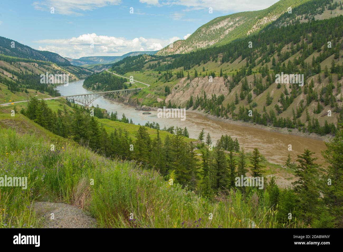 Scenic view of the bridge over the Fraser River. The bridge offer a breathtaking view of the canyon, a dry landscape in the shadow of the mountains. Stock Photo