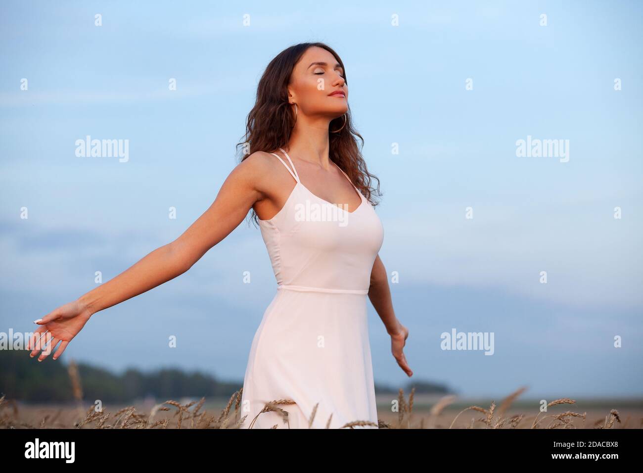 Woman breathing clean and fresh air in a wheat field Stock Photo - Alamy