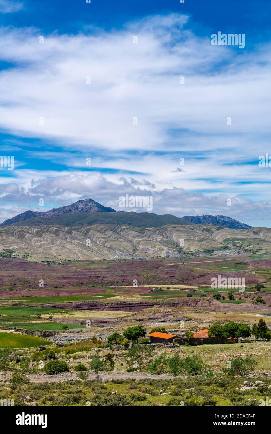 The Maragua syncline in the agricultural landscape in the Maragua region, Departemento Sucre, Cordillera Central, Andes, Bolivia, Latin America Stock Photo