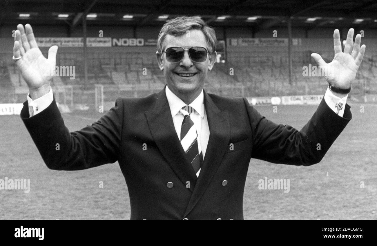 ALAN MULLERY BACK IN THE HOT SEAT AT BRIGHTON'S GOLDSTONE GROUND AFTER BEING APPOINTED MANAGER. 1985 Stock Photo