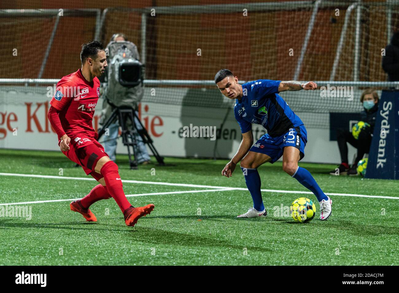 Mediate endelse hver gang Koge, Denmark. 11th Nov, 2020. Dion Cools (2) of FC Midtjylland and Liam  Jordan (15) of HB Koge seen during the Danish Sydbank Cup match between HB  Koge and FC Midtjylland at