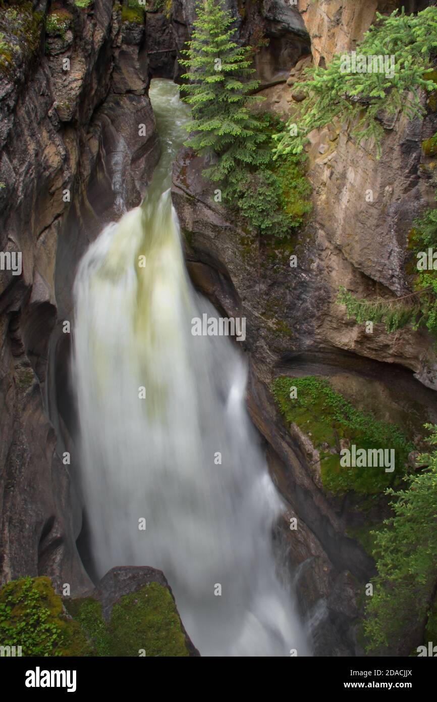 Rushing water through rocks hi-res stock photography and images - Alamy