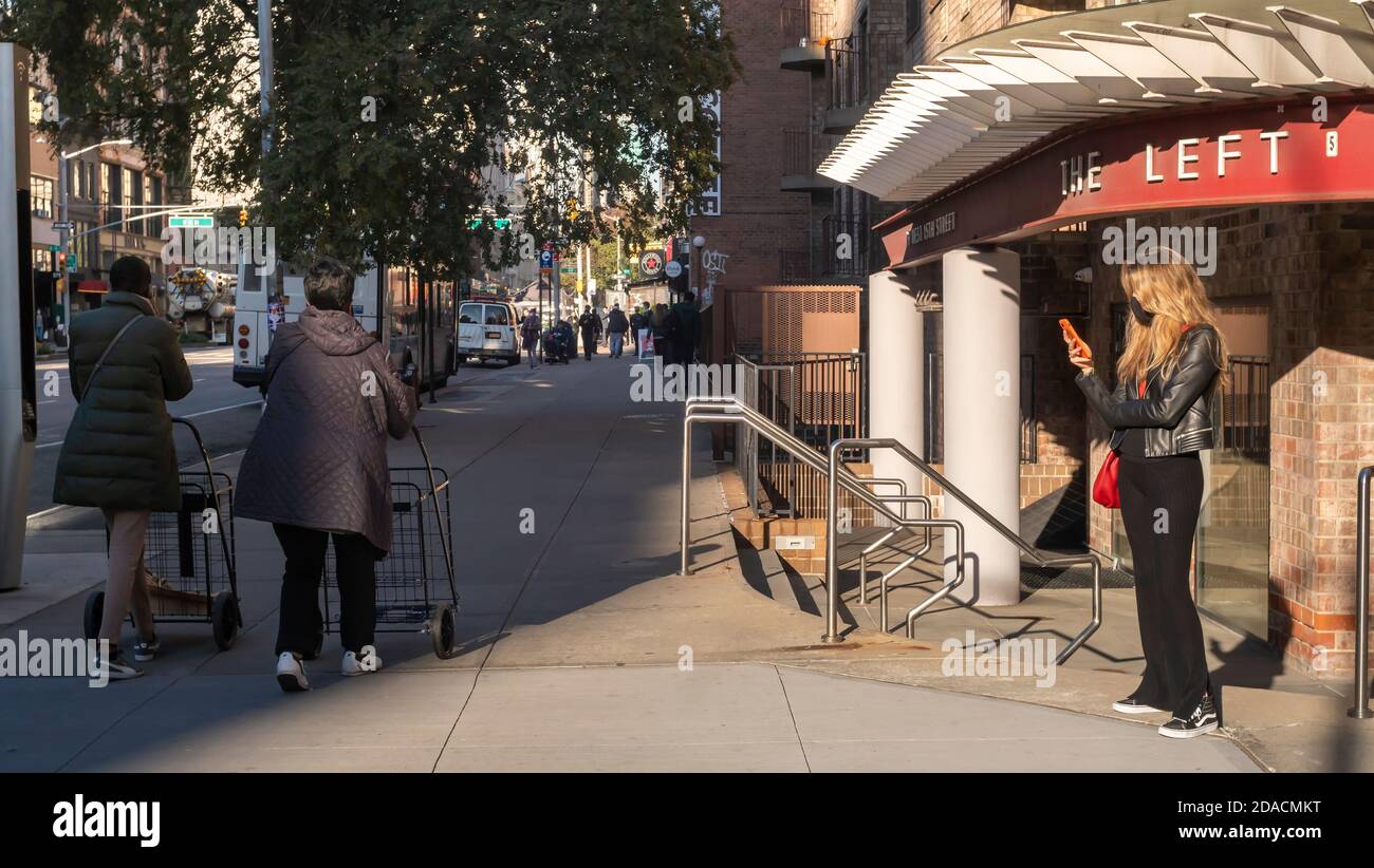 Street scene in Chelsea in New York on Wednesday, November 4, 2020. (© Richard B. Levine) Stock Photo