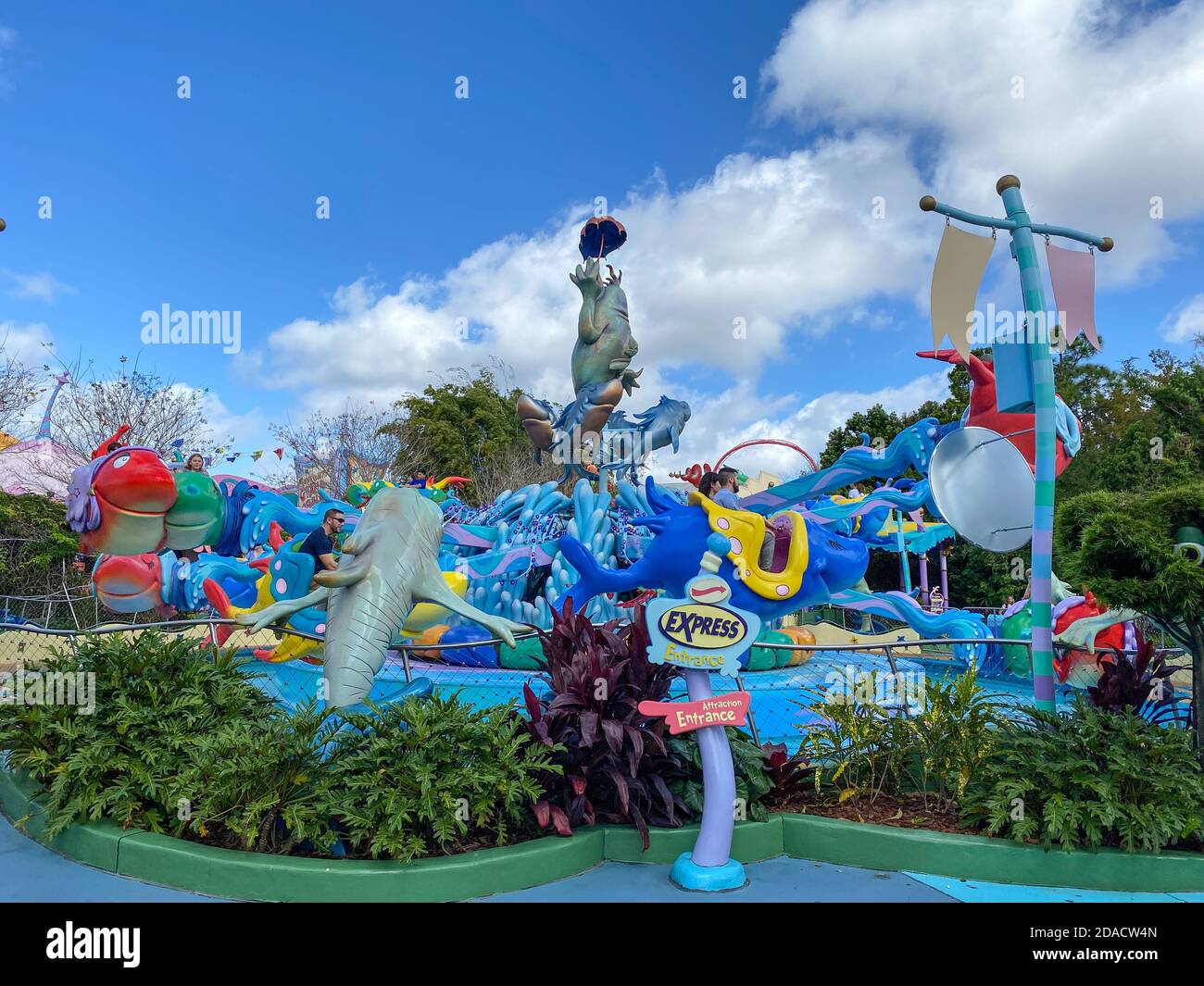 https://c8.alamy.com/comp/2DACW4N/orlandoflusa-21620-the-one-fish-two-fish-red-fish-blue-fish-cat-in-the-hat-ride-at-universal-studios-theme-park-in-orlando-florida-2DACW4N.jpg