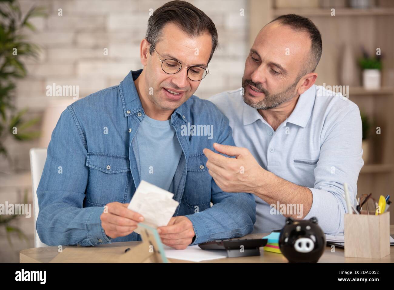 gay couples dpaying bill together Stock Photo