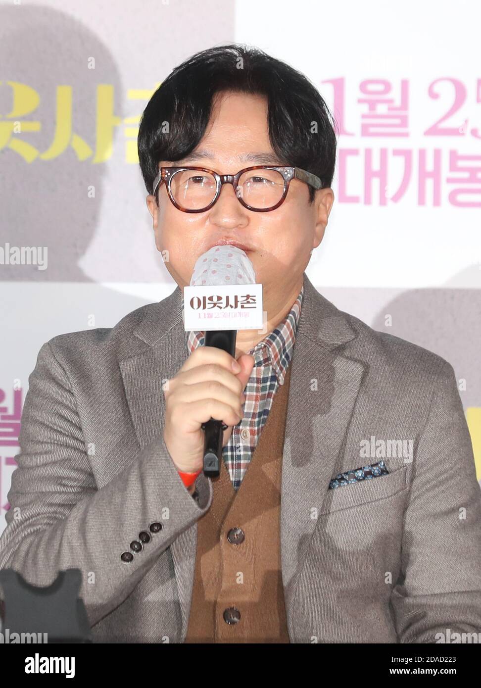12th Nov S Korean Director Lee Hwan Kyung South Korean Director Lee Hwan Kyung Greets Reporters Questions During A Puublicity Event For The New Movie Good Neighbor In Seoul On Nov 11