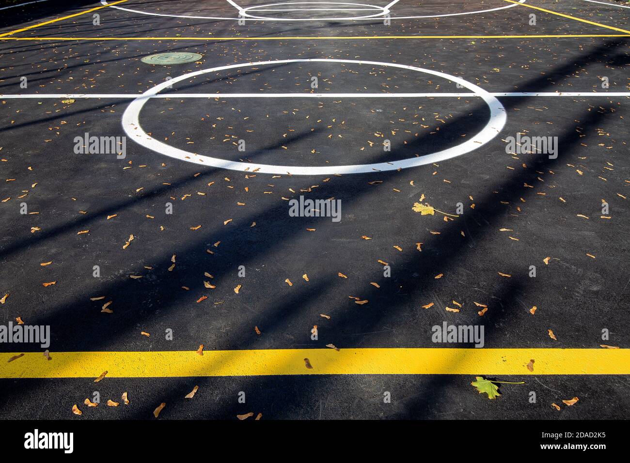basketball area in circle on the marking playing field with asphalt tarmac,  sports lit by sun light on playground with copy space, nobody Stock Photo -  Alamy