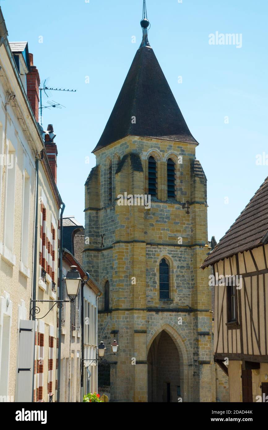 France, Cher (18), Vierzon, rue Paul Lafargue street, old houses and Notre-Dame church Stock Photo