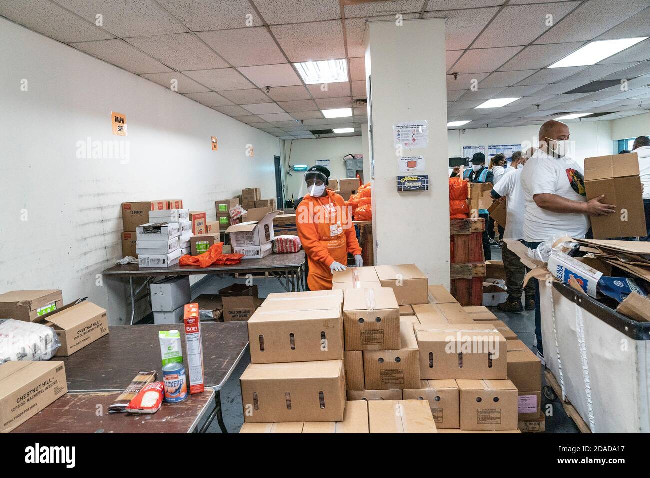 New York, United States. 11th Nov, 2020. Volunteers and staff pack fresh local food to veterans during HelloFresh Veterans Day Packing Event in Brooklyn, New York on November 11, 2020. (Photo by Lev Radin/Sipa USA) Credit: Sipa USA/Alamy Live News Stock Photo