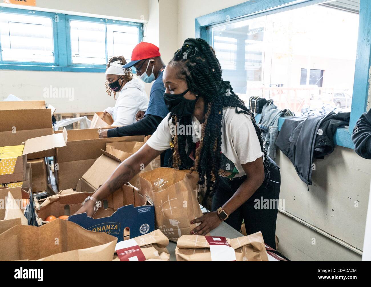 New York, NY - November 11, 2020: Volunteers and staff pack fresh local food to veterans during HelloFresh Veterans Day Packing Event in Brooklyn Stock Photo