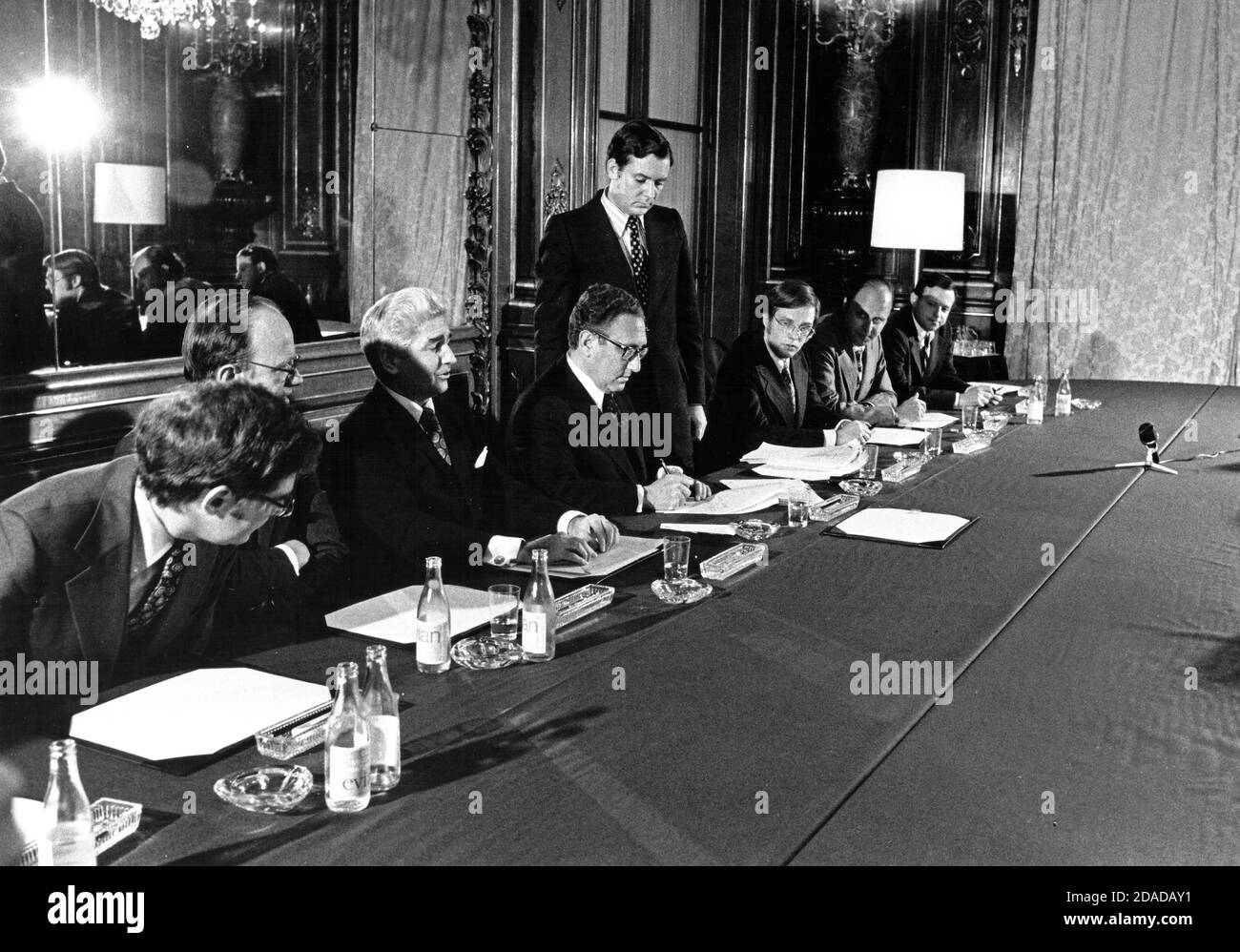 In this photo released by the White House, In this photo released by the White House, Dr. Henry A. Kissinger initials the Vietnam Peace Agreement in Paris, France on Tuesday, January 23, 1973. Among those photographed include Le Duc Tho, the Kissinger team, Winston Lord, North Vietnamese negotiators, South Vietnamese Negotiators, Le Duc Tho, and unidentified officials.Mandatory Credit: Robert L. Knudsen/White House via CNP | usage worldwide Stock Photo