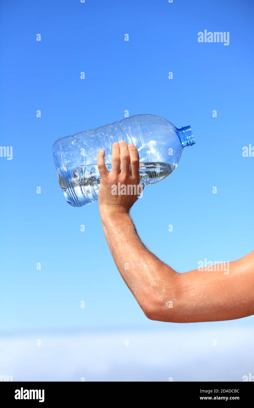 https://c8.alamy.com/comp/2DADCBC/thirsty-man-drinking-water-2DADCBC.jpg