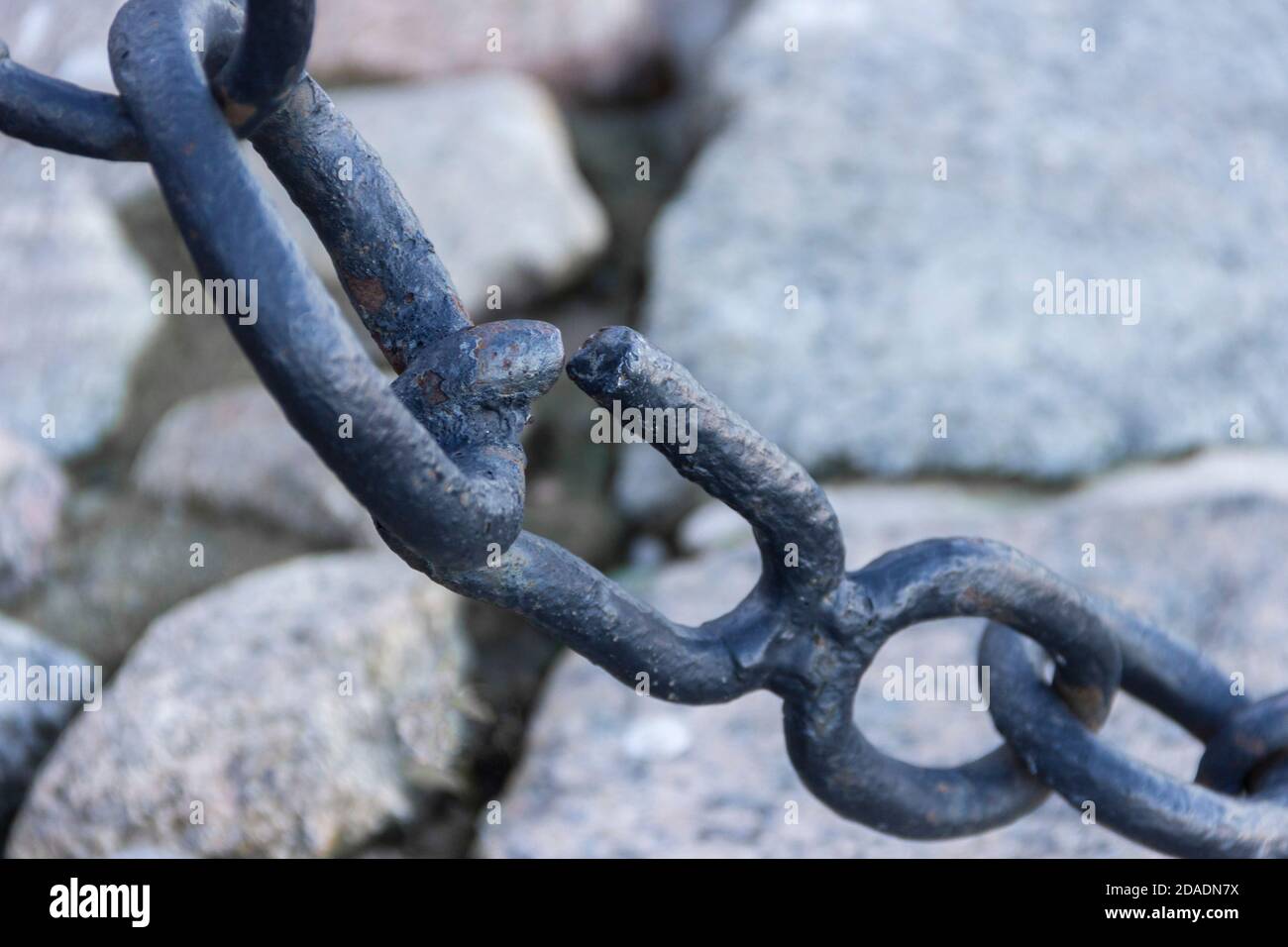 Broken chain link hires stock photography and images Alamy