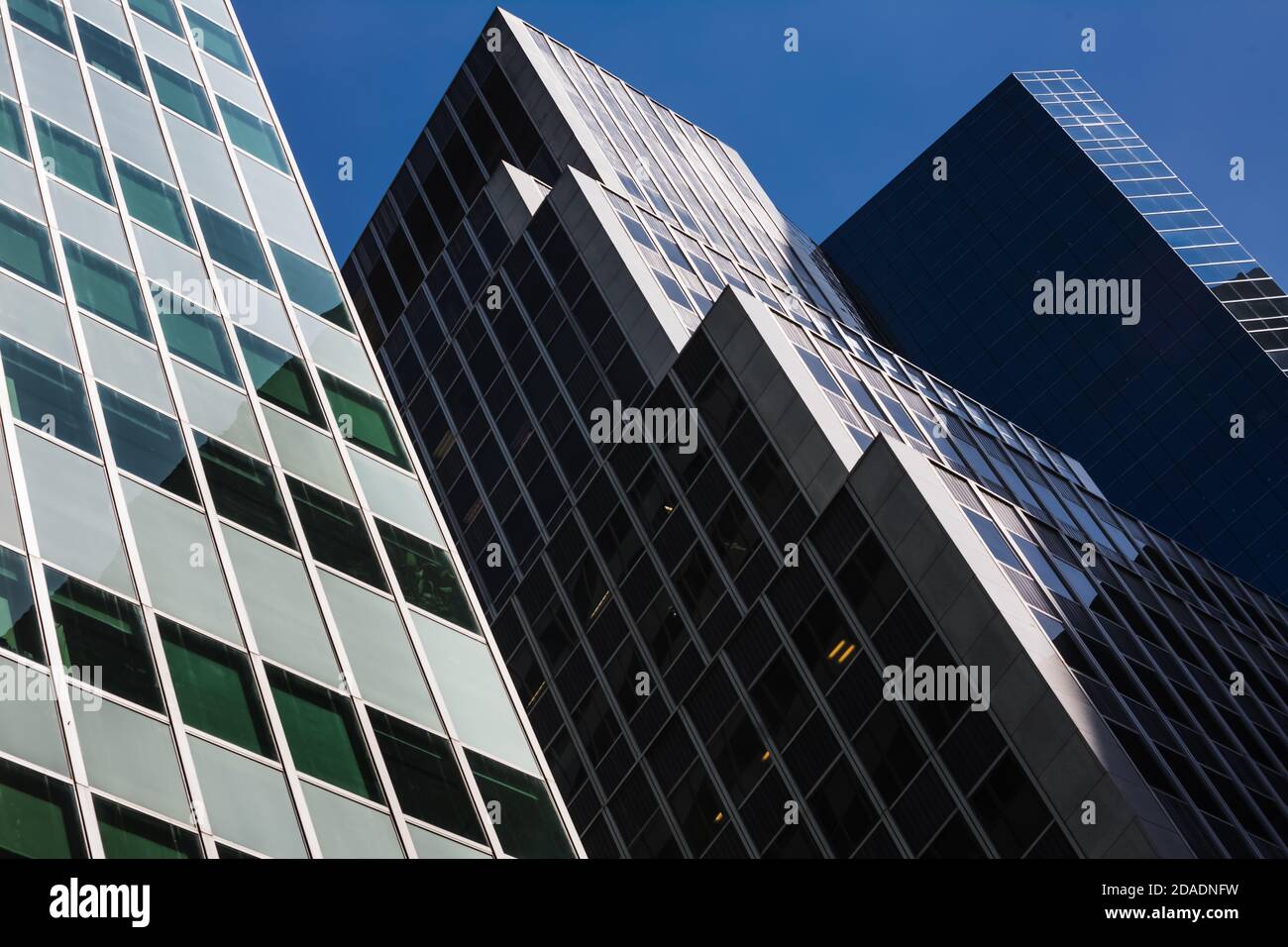 New york skyscrapers close hi-res stock photography and images - Alamy