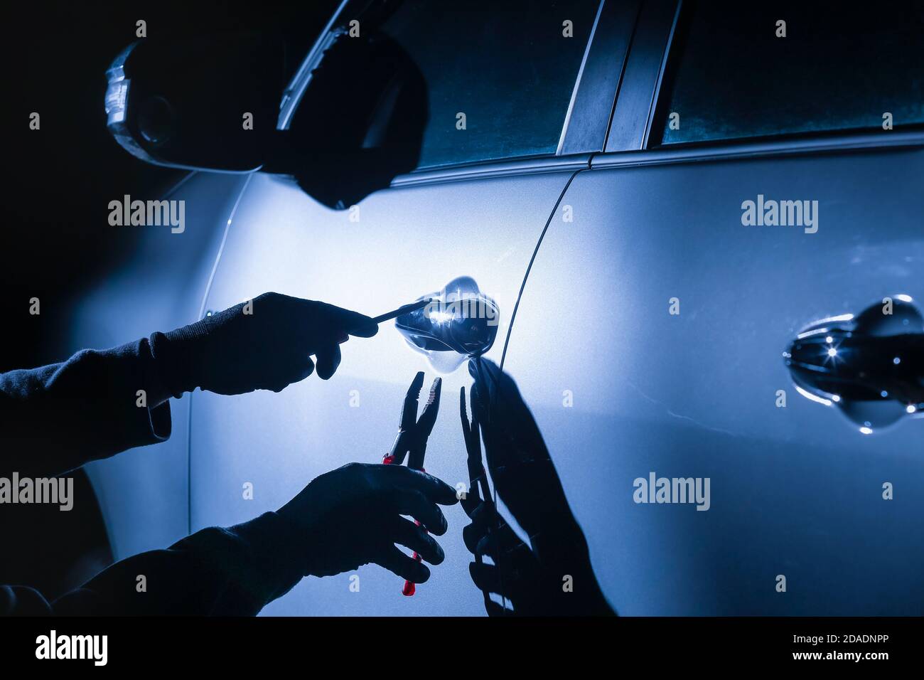 Car Thief Using A Tool To Break Into A Car Stock Photo Alamy Car Thief Using A Tool To Break Into A Car Stock Photo Alamy