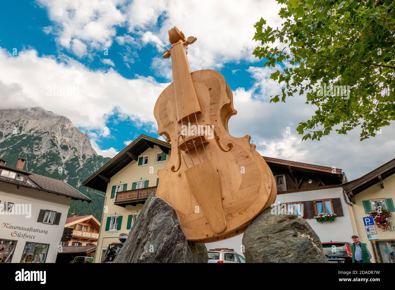 Page 2 - Mittenwald Violin High Resolution Stock Photography and Images -  Alamy