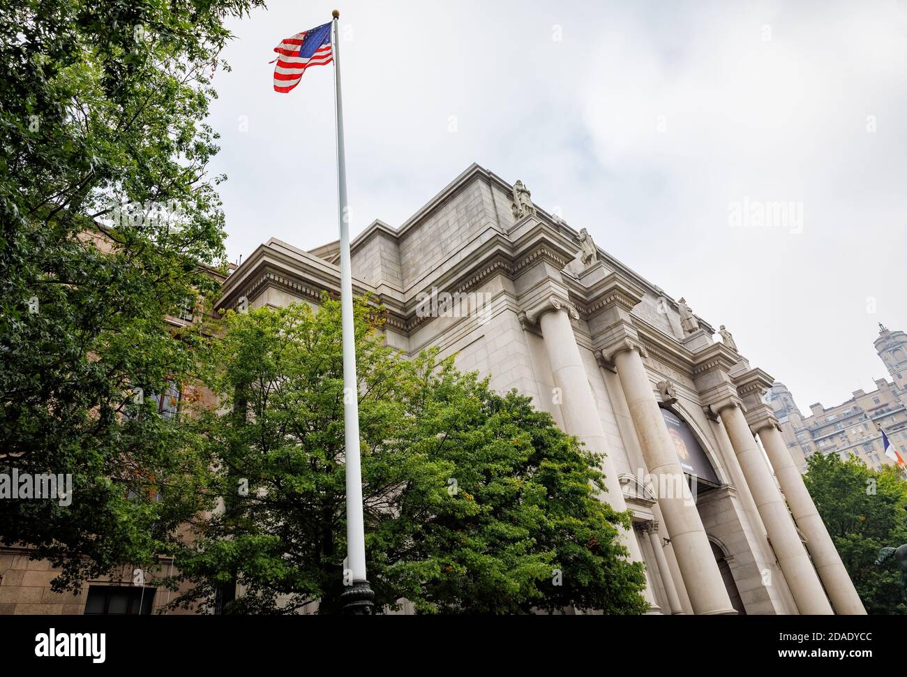 American museum of natural history amnh located on the upper west