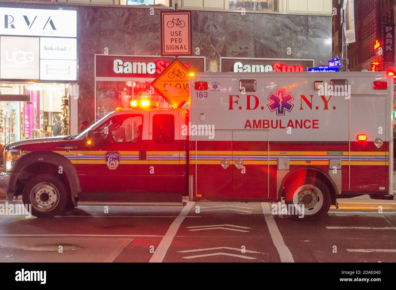 Ambulance siren hi-res stock photography and images - Alamy