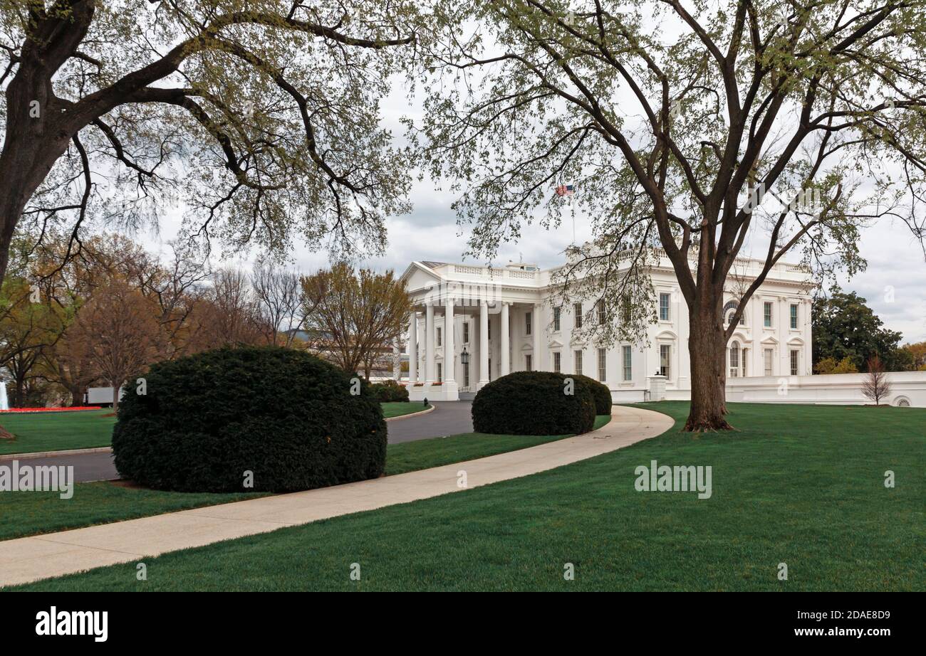 Washington dc the white house night hi-res stock photography and images ...