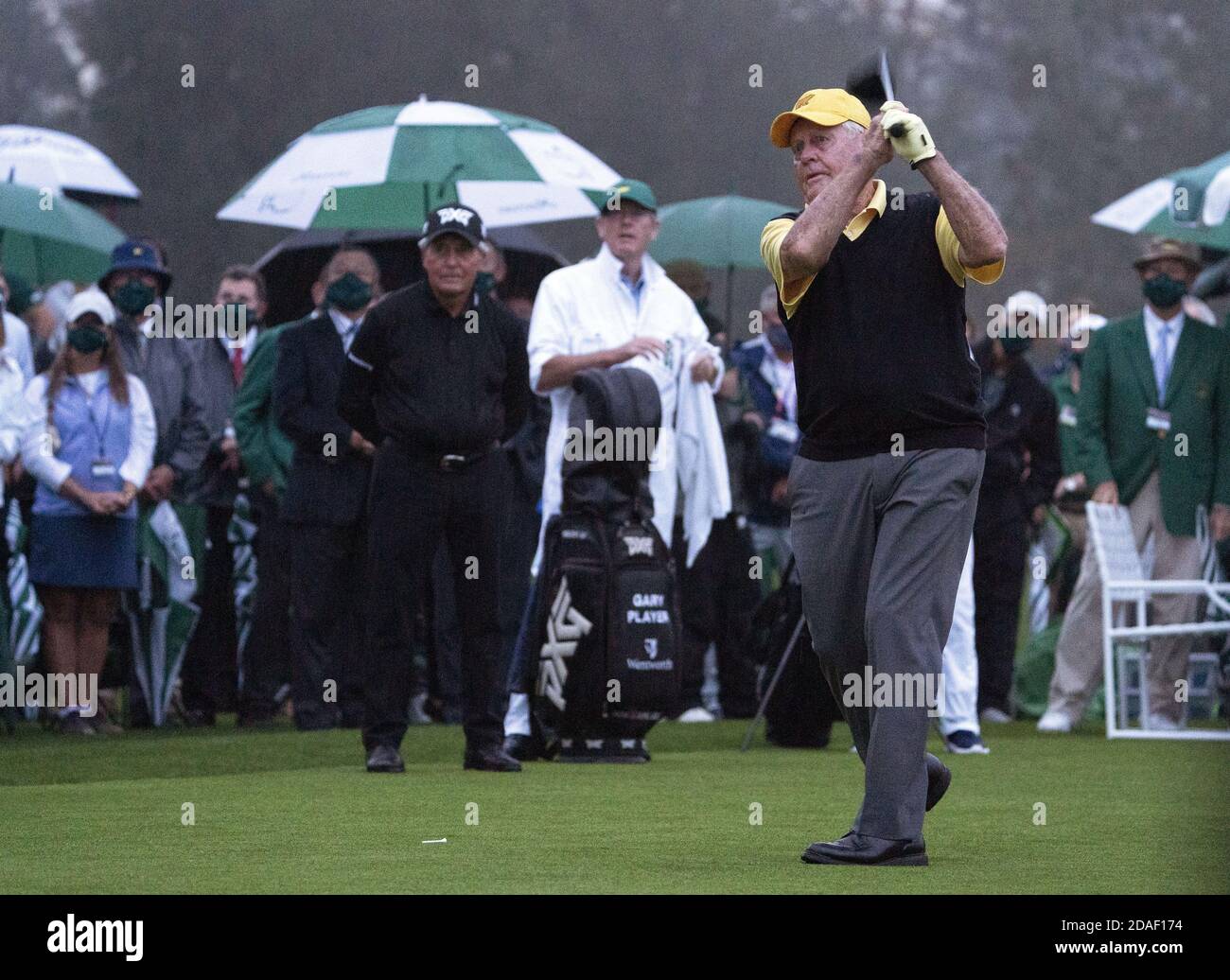 Augusta, United States. 12th Nov, 2020. Golf legends Jack Nicklaus hits