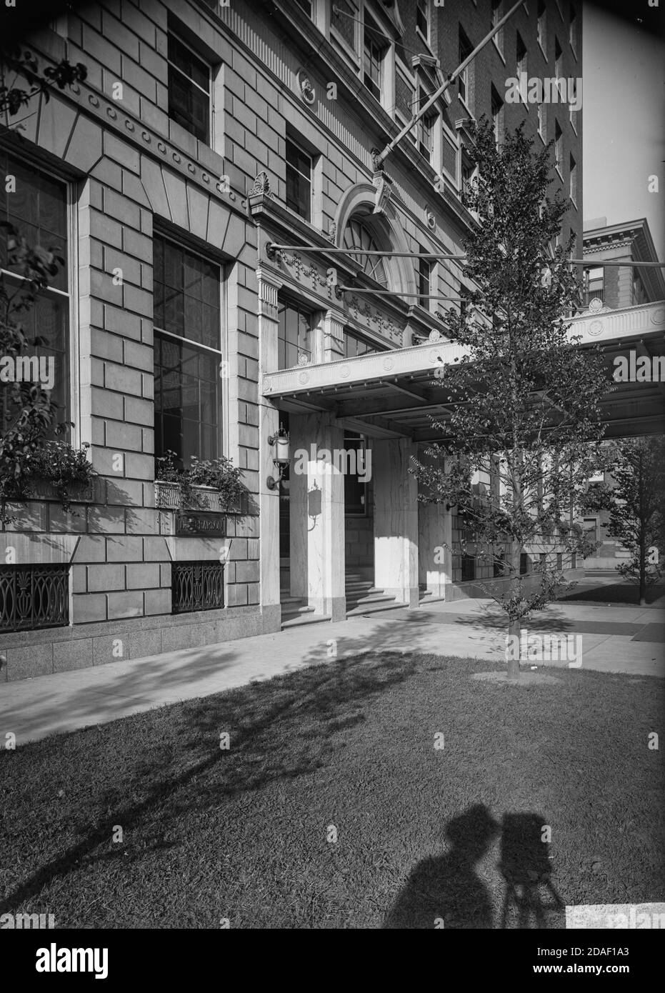 Exterior detail of entrance to Pearson Hotel, architect Robert S. DeGolyer, circa 1923-1936. Stock Photo